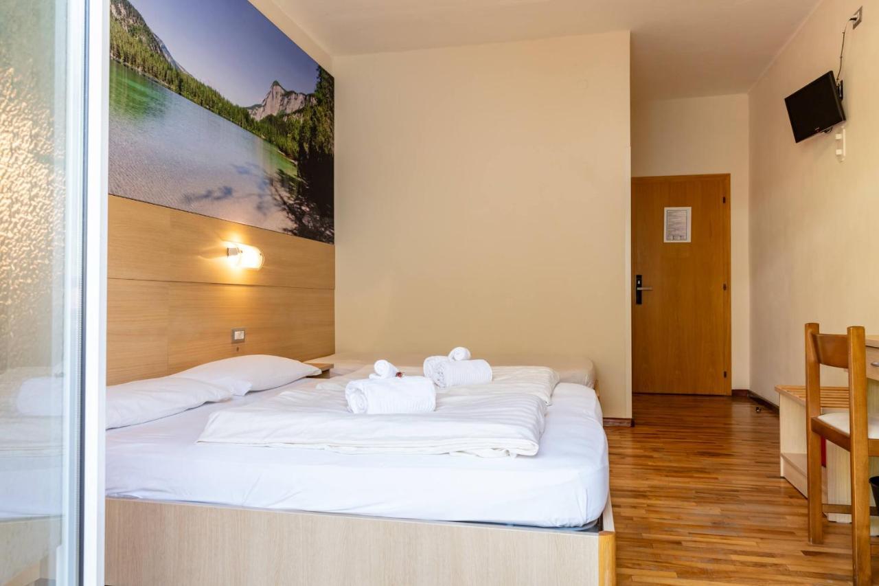 Hotel Lory - Molveno - Dolomiti Kültér fotó