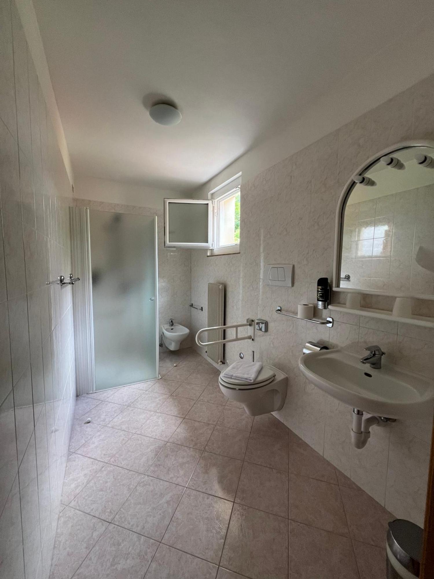 Hotel Lory - Molveno - Dolomiti Kültér fotó